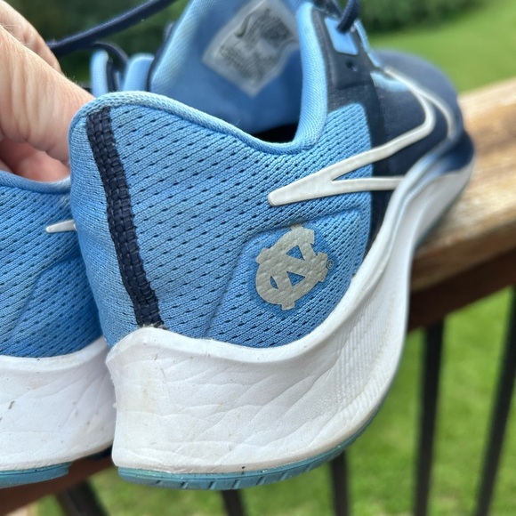 Nike North Carolina Tar Heels Air Zoom Pegasus 38 Running Shoe Sneaker UNC - Picture 4 of 5